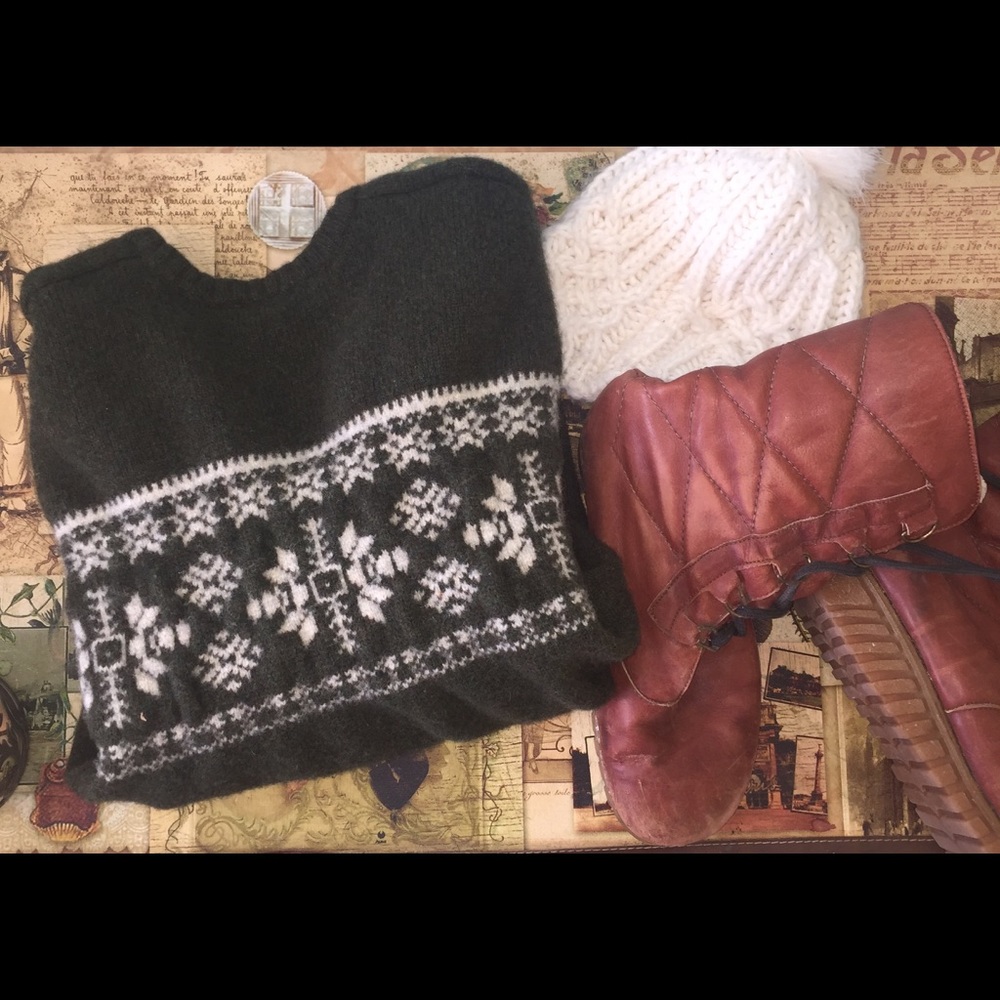 EDDIE BAUER dark green wool sweater. Very warm!